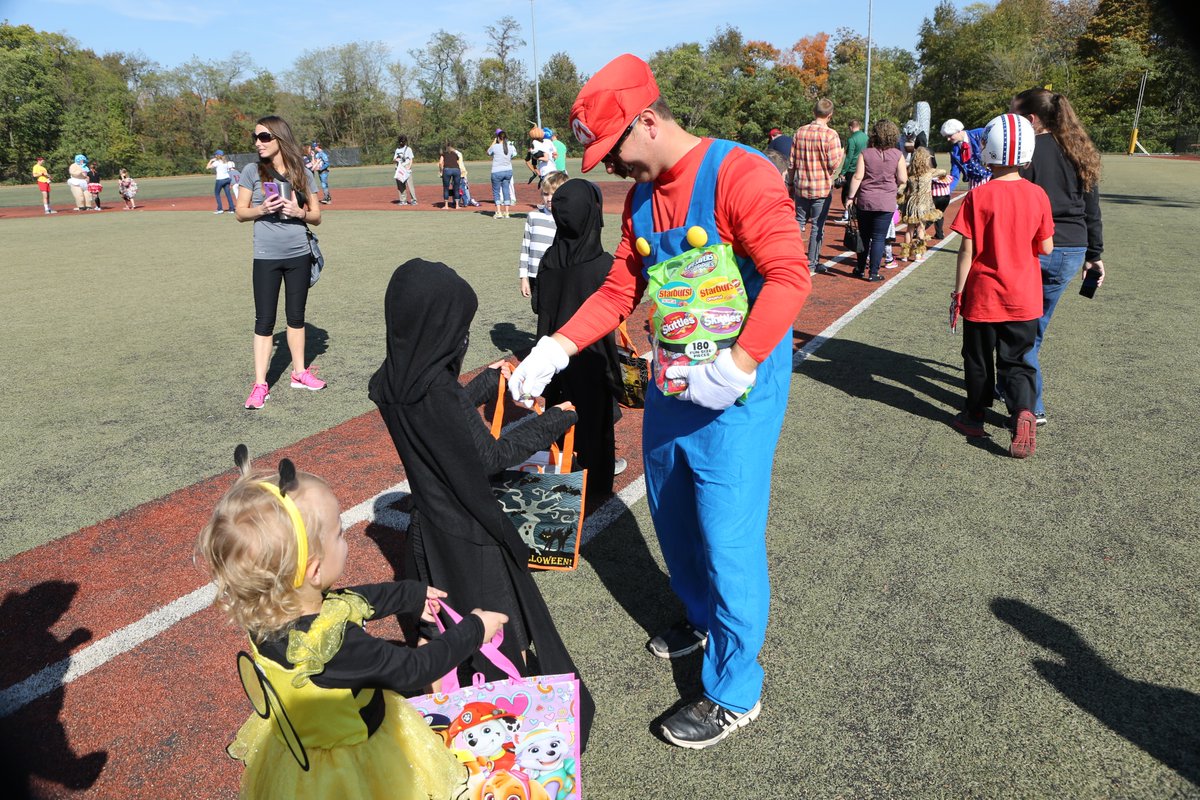 Trick or Treat with @StXTigersBSB 👻🎃 🗓 Saturday, October 29 ⏰ 12-1:30 PM Join us for our annual Halloween Baseball game. St. X players will scrimmage in full costume for a few innings and then will open the field up and invite kids to Trick or Treat around the bases.