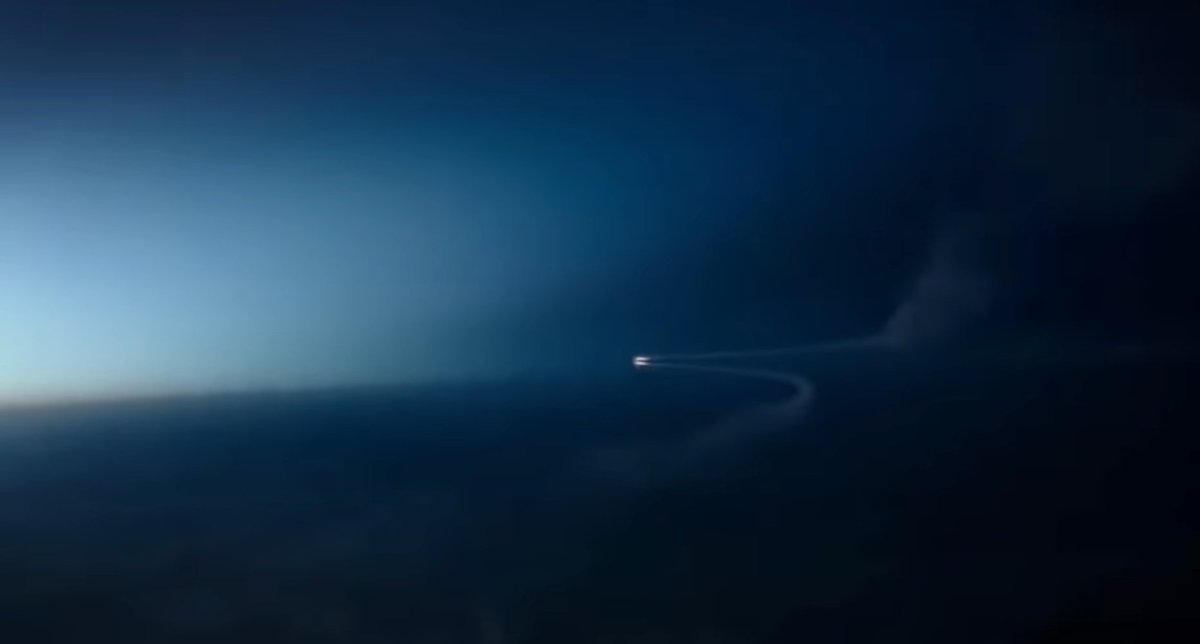 DJSnM's tweet photo. Amateurs talk about dangers of ejecting at Mach 10.5, ignoring problems that can be solved by engineers.
Pros look at the flight path and realize a turn like this over Kansas at these speeds mean sustained G-forces of 9g or more, a much harder problem to solve. #TopGunMaverick https://t.co/JXqzQc6koX