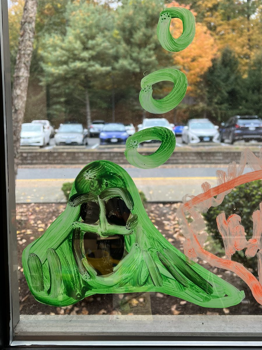 Loving my new window buddies while I work at my desk. Thank you #7BPTA and students for the awesome Halloween decorations 🎃 👻