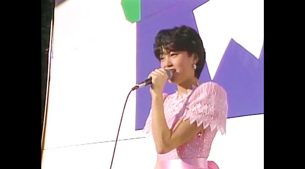 Maps415lapsM's tweet photo. 【10月18日】#ミニスカートの日
#NowPlaying
#荻野目洋子
「ディセンバー・メモリー」
‣3rdシングル、1984.11.5リリース
‣作詞:三浦徳子/作曲:井上大輔/編曲:船山基紀
‣花王「ビオレU」CMソング
#荻野目ちゃん
#ディセンバー・メモリー
〈新宿ALTAミニコンサート🎤1984.12.23🎄〉
#THESTEP #MV📼 https://t.co/ogrd70zQg5