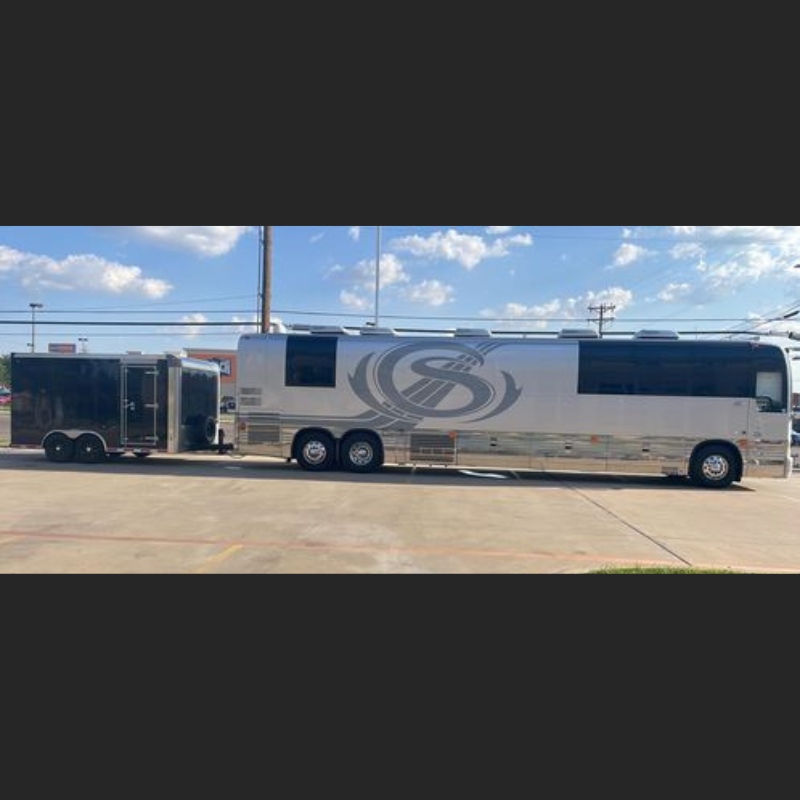 SenatorsCoach's tweet photo. Living that XXL dream, with a trailer in tow. Thanks, FB friend Jason Naylor for this snap from the road.  #tour #bus #tourbus #roadie #roadielife #concert #concertindustry https://t.co/y1oIuUFinh