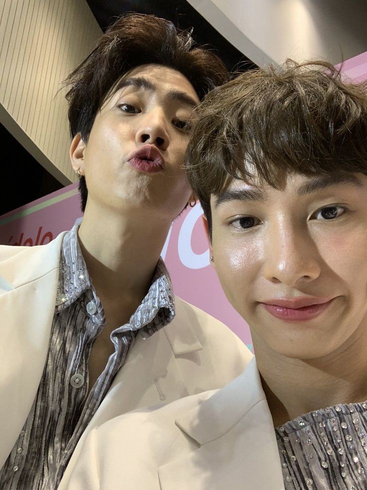 Naiikki's tweet photo. Por ustedes vivo todos los días como si los fuese a conocer mañana
#interfanswithOGforever
#ออฟกัน
#OffGun https://t.co/UPwcZ2HRSb