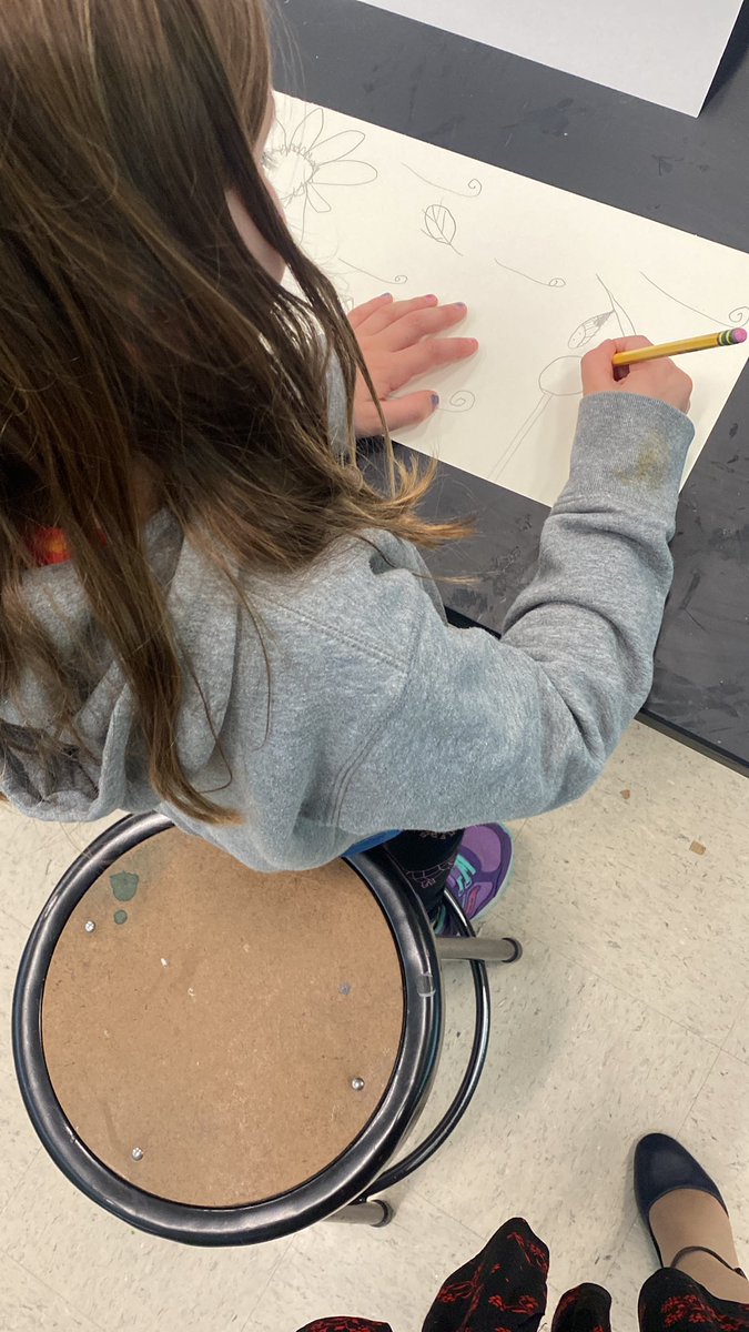 CorduckJenny's tweet photo. Happening now…K artists sketching scenes from our pollinator garden. Art and science interacting! @lexingtonmaart @LexK5science @lexingtonsuper @BowmanLexPTO https://t.co/halkWzF2pb