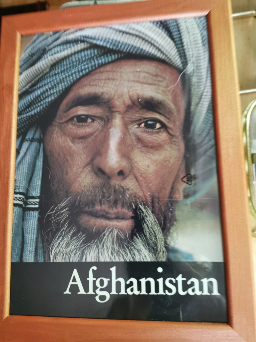 007_hakami's tweet photo. ملیتی که کار و محنت، استعداد، وطن‌پرستی، مسلمانی ، تواضع و اخلاق زندگی نامه شان است. برای من که از ننگرهار هستم چنین کشتار وحشیانه و نسل کشی پذیرفتنی نیست. جهان بشریت را به دادخواهی می‌طلبم. ملیت من ،تن من ،قلب هزار پاره ای من ،ملیت هزاره ای من برایت نامه مینویسم و نوحه میسرایم. https://t.co/V812nnrmU1