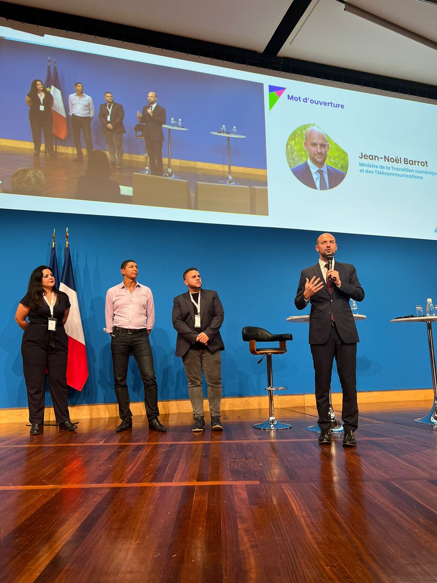 Le ministre @Jnbarrot ouvre la soirée aux côtés des co-fondateurs de #TechYourPlace : <a href="/SaidHammouche/">Saïd Hammouche</a>, <a href="/MouniraHamdi/">Mounira HAMDI</a> &amp; <a href="/AnthonyBabkine/">Anthony Babkine</a>.
Un grand 🙏🏼  à vous M. le ministre &amp; @economie_gouv de nous accueillir pour que l'inclusion devienne une réalité dans la #Tech 🙌