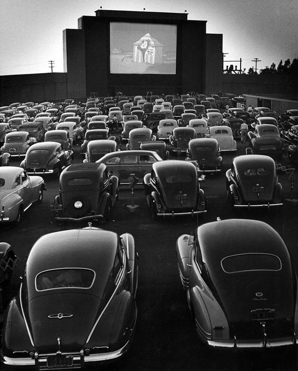 abluce16's tweet photo. Vuoi venire al cinema stasera?
Drive-In Theatre di San Francisco,
1948
Ph #AllanGrant https://t.co/MLyqnLWHBX