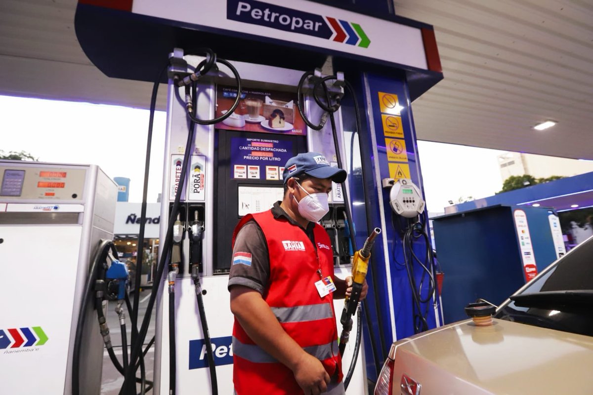 EnLatitud25's tweet photo. 🔘#AHORA |

⛽️ @Petropargov comunica una nueva baja en las naftas, desde el martes 18 de octubre, en todas las estaciones Petropar del país 🇵🇾

💸Mirá el tablero actualizado⬇️

#L25 https://t.co/fJQ1baYnvD