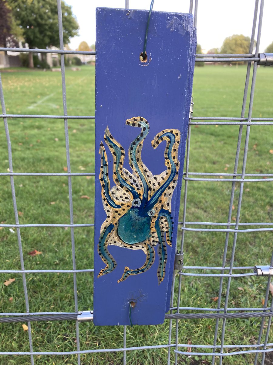 sydenhamural's tweet photo. Big up to @catoralexandra and the recentish additions to the picnic area/disused paddling pool at #alexrec #penge #se20 - Our kid loved seeing the new flowers, artwork and continues to scoot around the pool. Hopefully something will happen with it soon one way or another 👍🤞 https://t.co/6KLSere6XB
