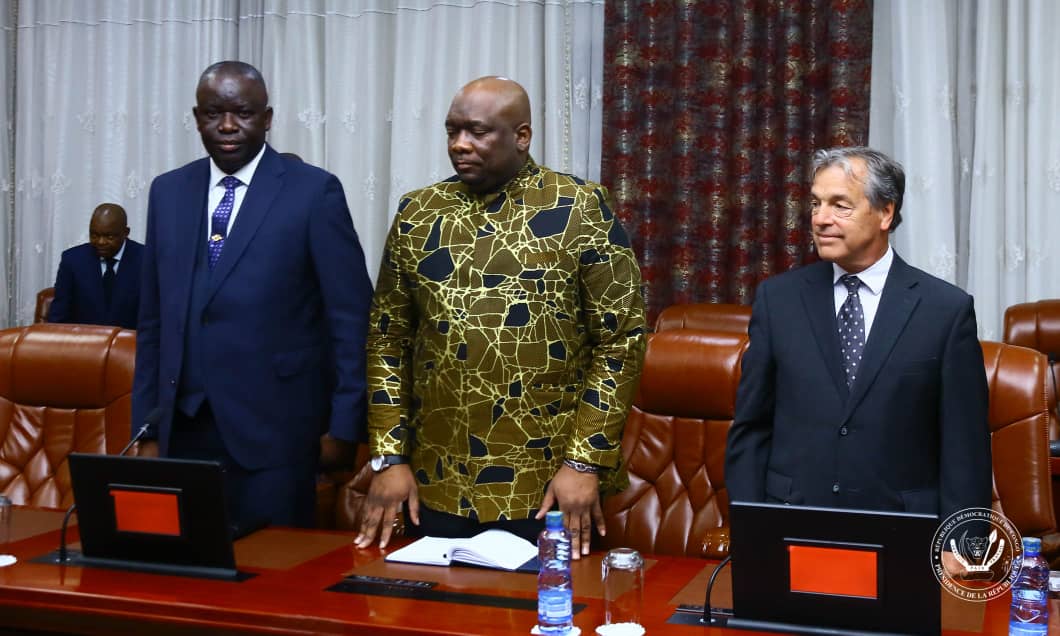 Presidence_RDC's tweet photo. Le Chef de l'État leur a délivré un message clair : la RDC organisera bel et bien les 9eme jeux de la francophonie en 2023.
D'ici avril 2023, toutes les infrastructures nécessaires à la tenue des jeux seront prêtes pour abriter cet événement sportif et culturel à Kinshasa. https://t.co/1yZquxTr5v