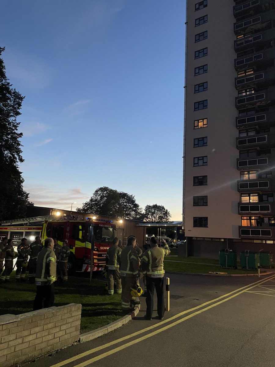 ⁦@LincsFireRescue⁩ ⁦@LFRTraining⁩ ⁦@stamfordfireuk⁩ ⁦@Crowland_fire⁩ ⁦@DeepingFire⁩ Just receiving the brief in preparation for tonight’s high rise exercise… important learning with the support of ⁦@lincolncouncil⁩