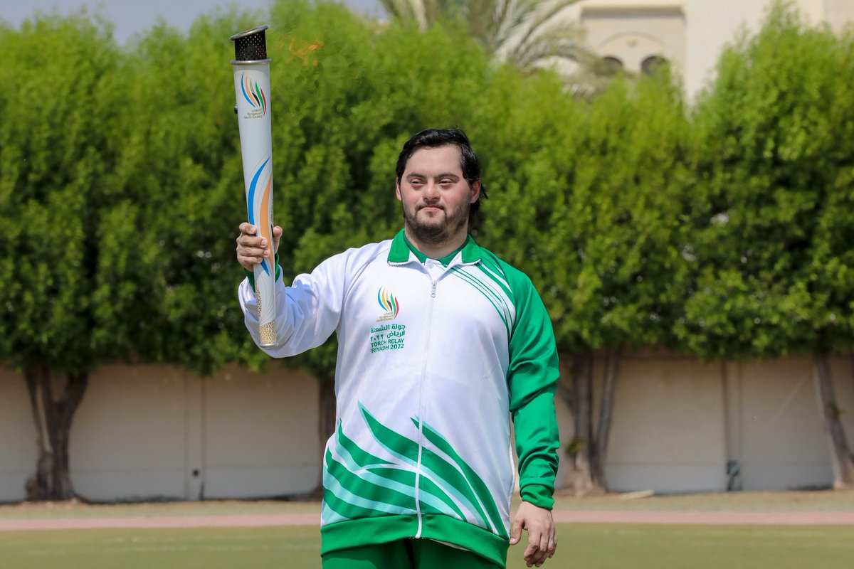 TheSaudiGames's tweet photo. البطل عبدالرحمن ياسر عرب الفائز بعدد من ميداليات رفع الأثقال في الأولمبياد الخاص السعودي، شارك في حمل شعلة #دورة_الألعاب_السعودية أثناء زيارتها الخاصة إلى جمعية عون 🇸🇦🔥

#بيننا_أبطال https://t.co/ObypmuQnd5
