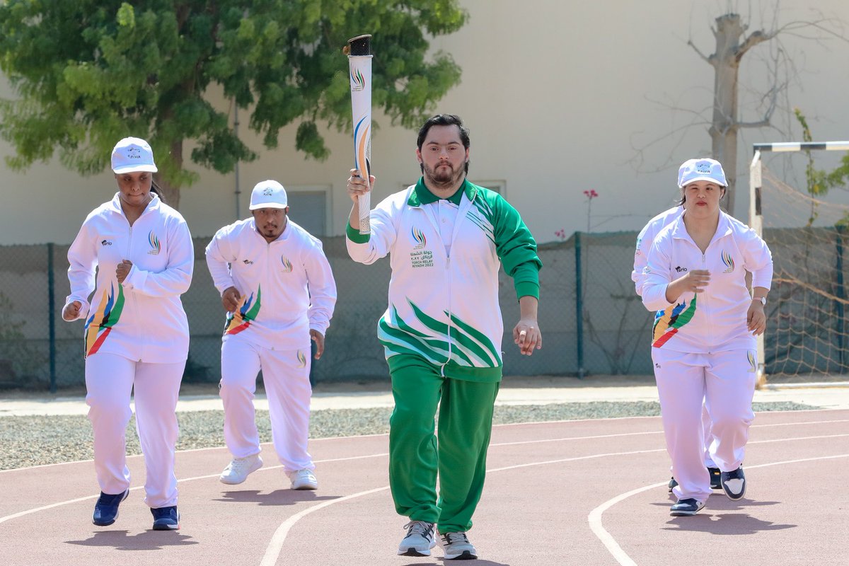 TheSaudiGames's tweet photo. البطل عبدالرحمن ياسر عرب الفائز بعدد من ميداليات رفع الأثقال في الأولمبياد الخاص السعودي، شارك في حمل شعلة #دورة_الألعاب_السعودية أثناء زيارتها الخاصة إلى جمعية عون 🇸🇦🔥

#بيننا_أبطال https://t.co/ObypmuQnd5