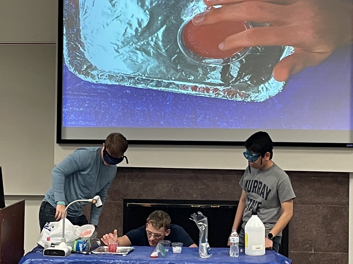 TodayInTheLab's tweet photo. Happy National Chemistry Week from Murray State and the Kentucky Lakes section of the ACS! We all got together at UT Martin and shared some food, fun, and fibrous demos! #RealTimeChem #chemtwitter #NationalChemistryWeek https://t.co/jnr4QK9rEI