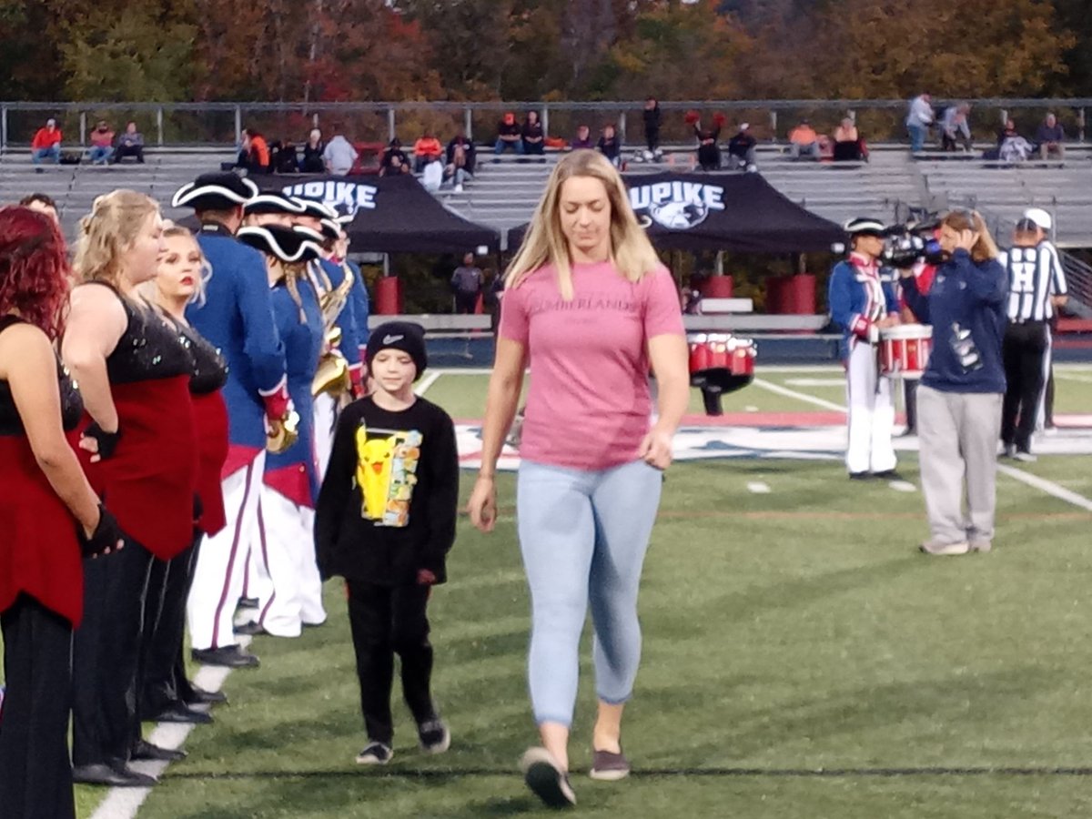 PTProsInc's tweet photo. We were thrilled to sponsor the @UCumberlands Patriots football game on Saturday! PT Pros Williamsburg clinic director, Lydia Nash, served as honorary captain and enjoyed talking to students about UC's new DPT program.  #YourTeamIsHere #GetMoving #GoPats #WilliamsburgKY #DPT https://t.co/G3sLkdpVfa