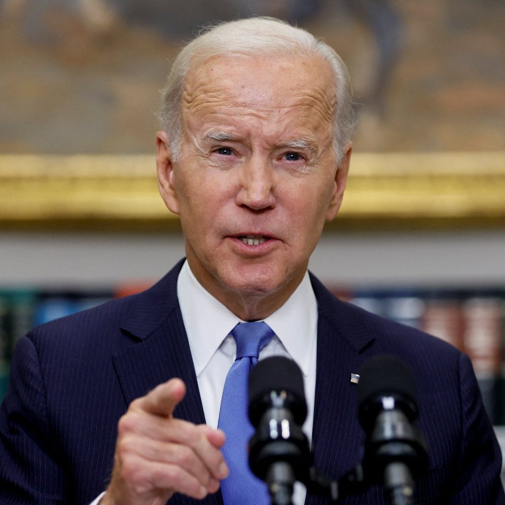 ajplus's tweet photo. President Biden deported about 200 Venezuelan asylum seekers last week using Title 42, a Trump-era policy denying basic asylum rights.

The U.S. is admitting 24,000 Venezuelans fleeing persecution on "humanitarian parole" — but only by air, rejecting thousands arriving on foot. https://t.co/CrktMJwypE