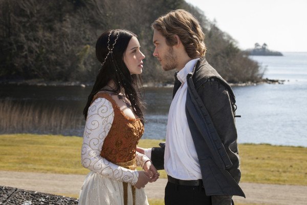 SeriesUpdateFR's tweet photo. Il y a 9 ans, la série Reign diffusait son premier épisode. https://t.co/lNCYDGX2X7