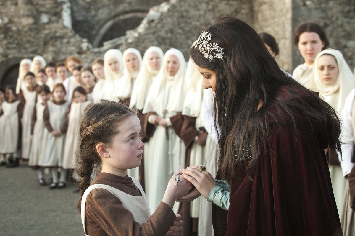 SeriesUpdateFR's tweet photo. Il y a 9 ans, la série Reign diffusait son premier épisode. https://t.co/lNCYDGX2X7