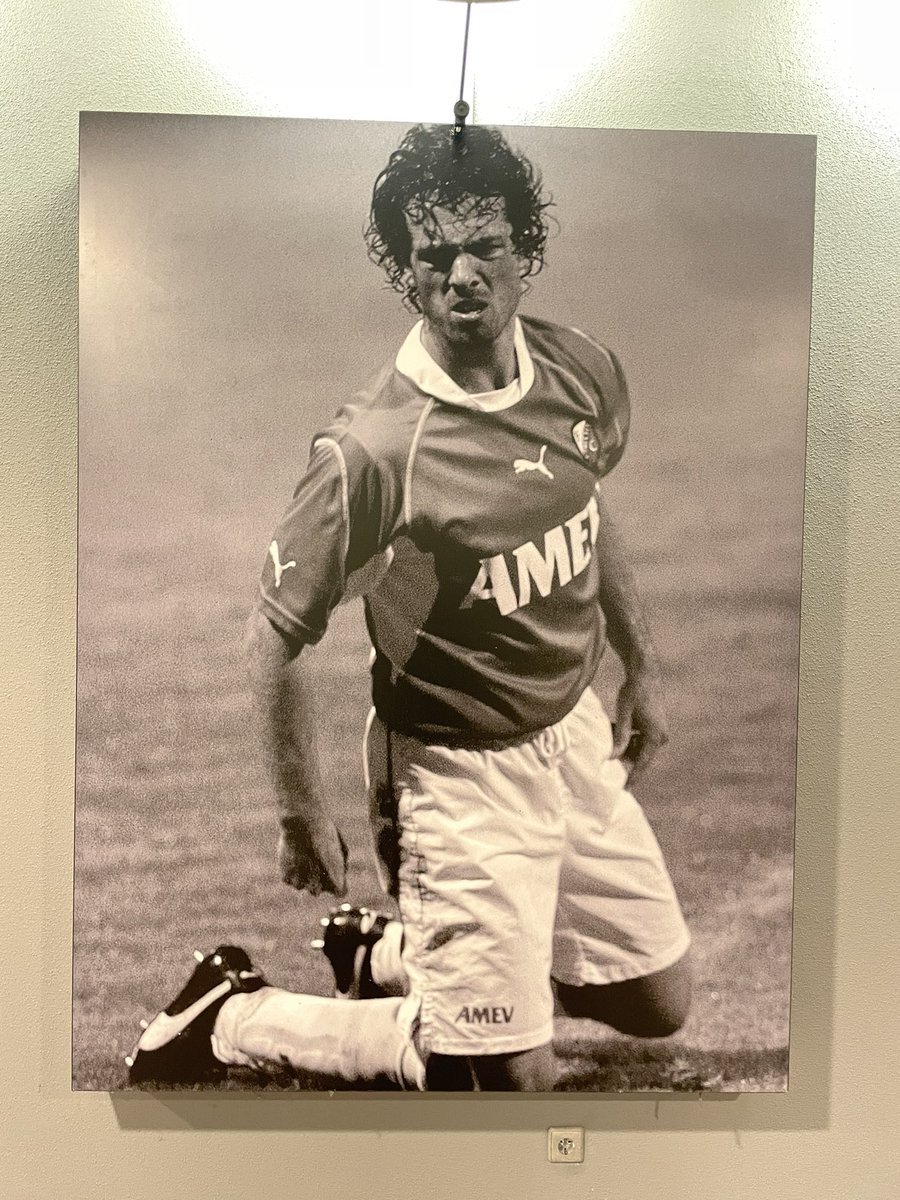MarcelPaapst's tweet photo. Mooie opening van de Jean-Paul de Jong zaal in Stadion Galgenwaard. Top gozer en FC Utrechter door dik en dun. #fcutrecht #utrecht https://t.co/C9lJgegI0I