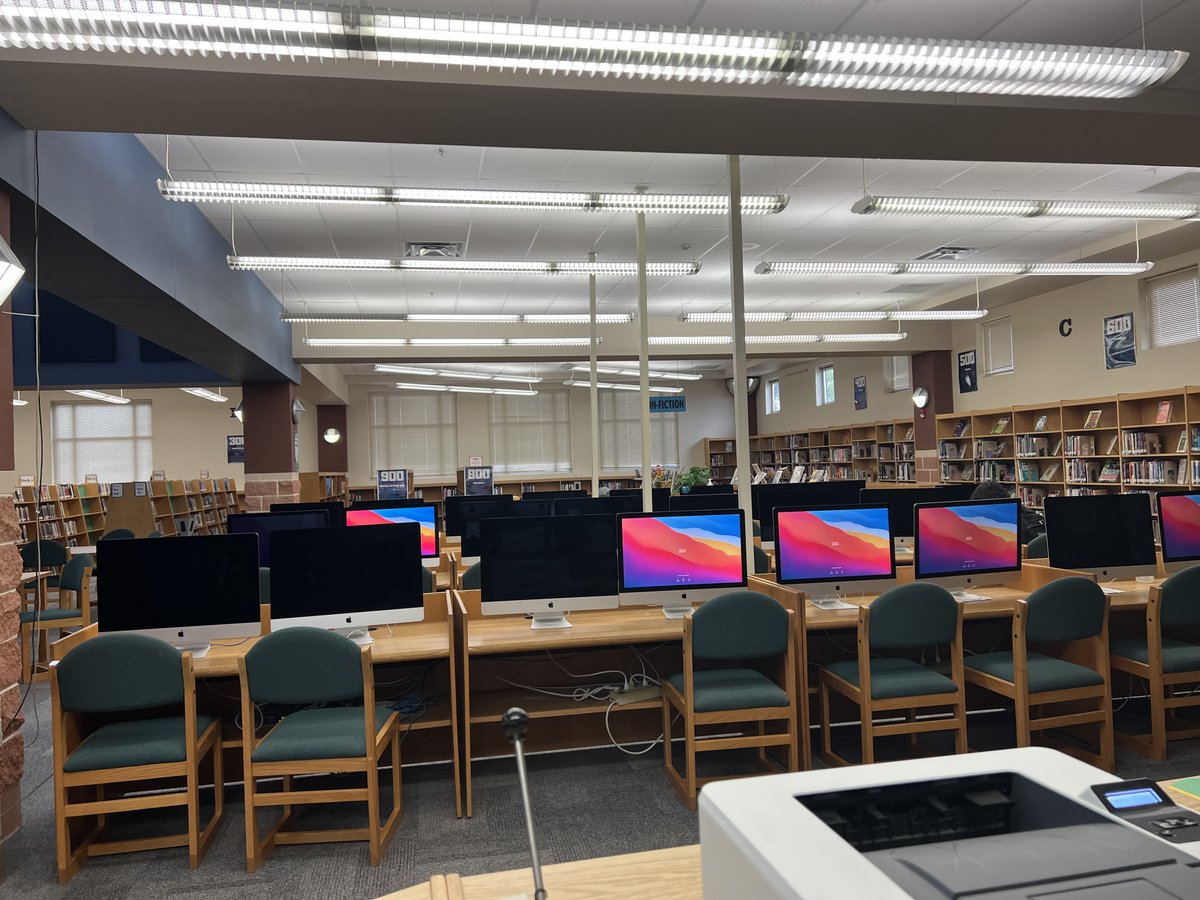 akinslibrary's tweet photo. Good news: The library has some cool new computers, come check in with the library staff to use them!
Bad news: I'm hungry :/ -Ms. Rodriguez (and probably Ms. Foxx too) https://t.co/7QBX82mG5o