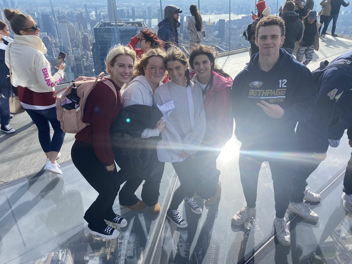 LaSenoraOak's tweet photo. BHS Senior Spanish classes at The Edge NYC #wearebethpage https://t.co/AV0rvkeM0k