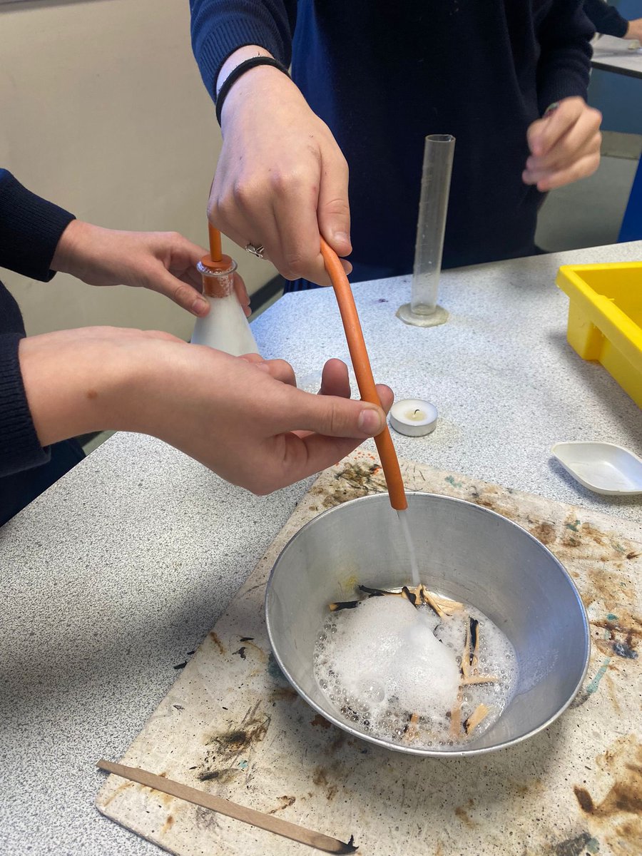 Students @alsophighsch built their own carbon dioxide fire extinguishers, learning about combustion and endothermic reactions! #STEMclub #science @omega_mat @EducateMag