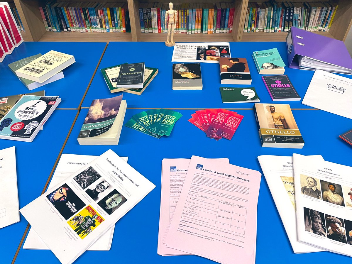 Team English are ready and raring to go at the <a href="/UnitedSixth/">United Sixth Form</a> open evening 🥳📚💫<a href="/AvonbourneUL/">Avonbourne Boys' and Girls' Academies and USF</a> #AVBProud