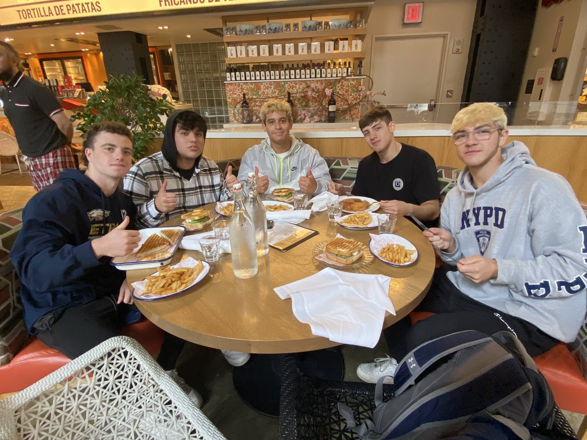 LaSenoraOak's tweet photo. BHS Senior Spanish classes at Little Spain and The Vessel NYC #wearebethpage https://t.co/2CTS8MerNH