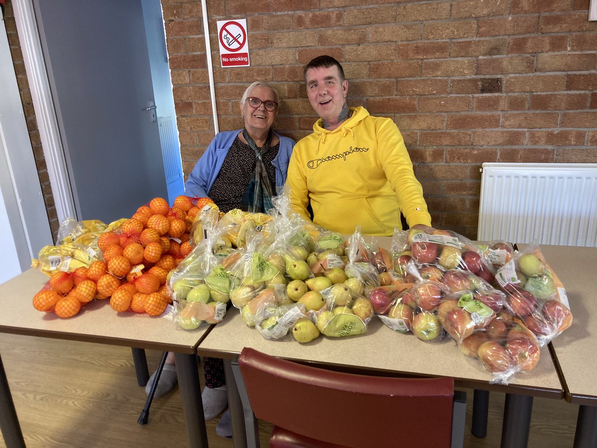 “Fruity Monday” was a little different today !!
Term time was over 7 weeks and I didn’t want to favour one school. So I donate to Willowcroft and Heather Court Community Centre’s
Lily and Toddy what a fab photo !
It’s not only children that need there daily intake of fruit 🍏🍊🍐