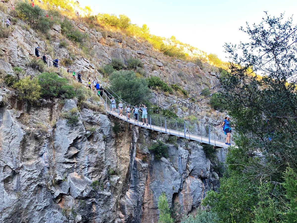 Colegio_Helios's tweet photo. 🚶🏻🚶🏻 Más de 100 participantes en la actividad de senderismo de RUNNERS HELIOS en Chulilla – Los Calderones. ¡Otra inolvidable jornada de convivencia y senderismo en familia!
☑️ #TempusHelios es siempre tiempo de #FamiliasHelios
https://t.co/byRGVd3UVD https://t.co/DP3a4aYeU4