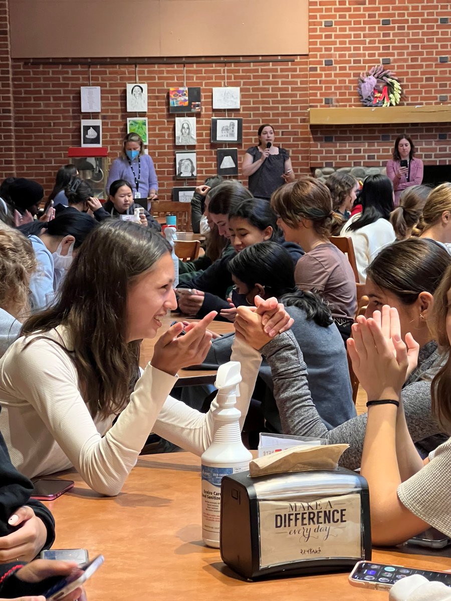 MadeiraGrade9's tweet photo. Last Wednesday, 9th graders assembled granola bags for @MarthasTableorg and Ms. Dowd's advisory made sure to get an arm wrestle competition in once they were finished with some #MadeiraService. https://t.co/5jG3o8GbjI