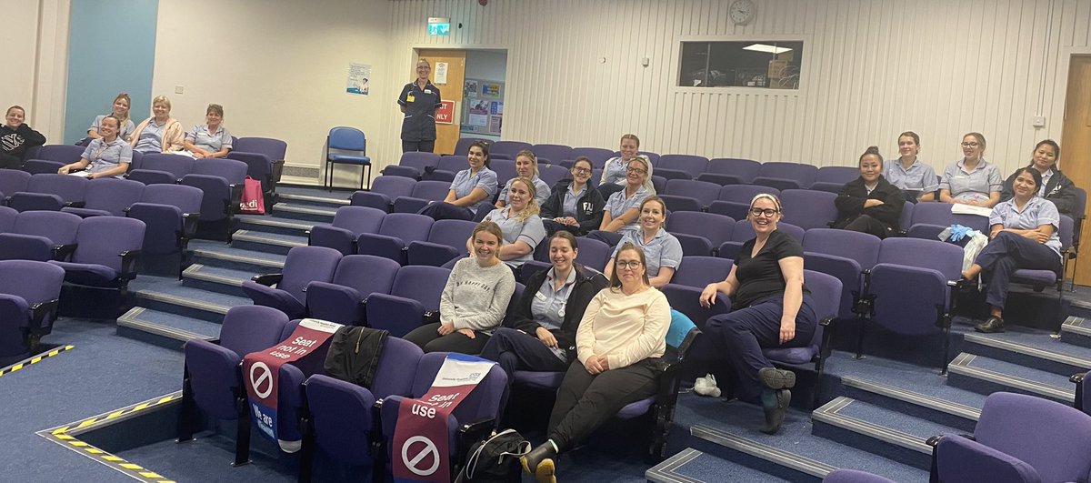 gemdouglas_84's tweet photo. Start of #IIPW @UHD_NHS education session with some of our student nurses focusing on the chain of infection and how we can break the chain. Great engagement and discussions using case studies @kcrowther3 #IPCTeam #IPC #TeamUHD @BEAT_UHD https://t.co/yiQ6PTk7SC