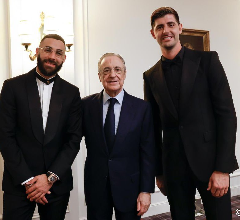 _BeFootball's tweet photo. Le meilleur attaquant du monde, le meilleur président du monde et le meilleur gardien du monde. 👑🤍 https://t.co/9snhbMkWZO