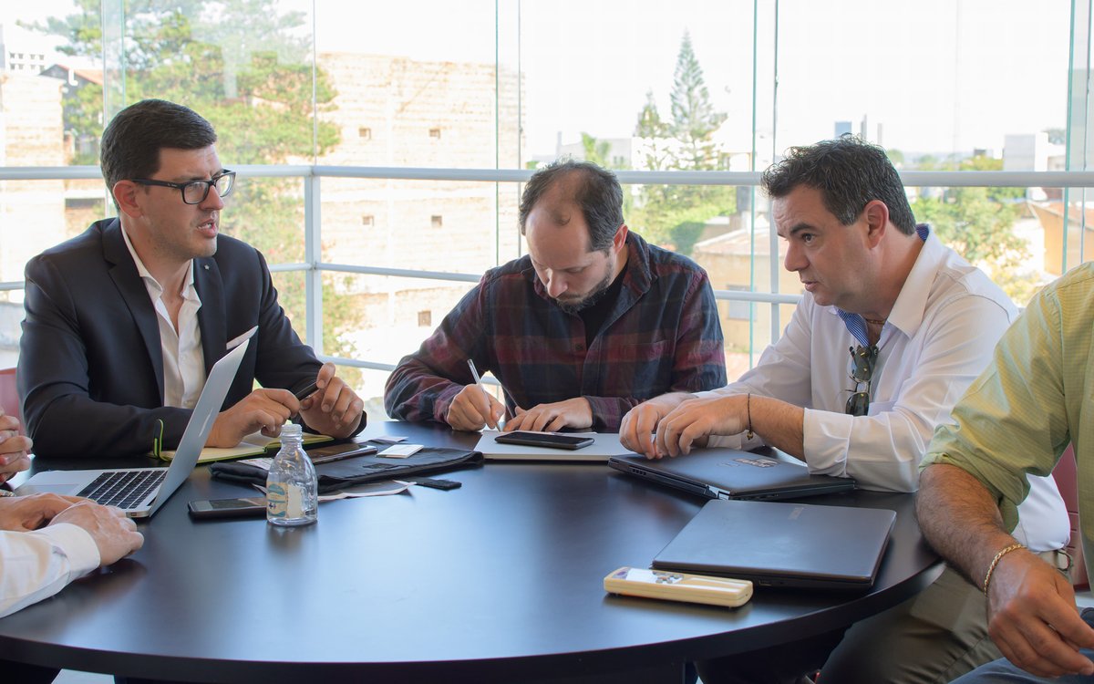 aguilarclaudiok's tweet photo. #InvestPosadas En el marco de la II Jornada de Innovación y Emprendedurismo de la @red_cidir q se realizó en la @ugdnoticias, nos reunimos con referentes d la firma Advertima y d la incubadora de empresas tecnológicas Horizontina RS, con el obj de estrechar vínculos comerciales. https://t.co/8GnACnfxyB