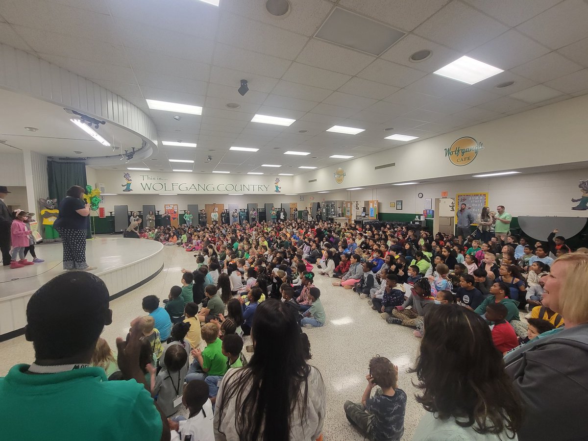 DanielleB4WMES's tweet photo. Reading challenge kick off!!
#WMES
#ONEPACK
#OURPACKISONTRACK
#CCEF https://t.co/J5ZgKyVxnr