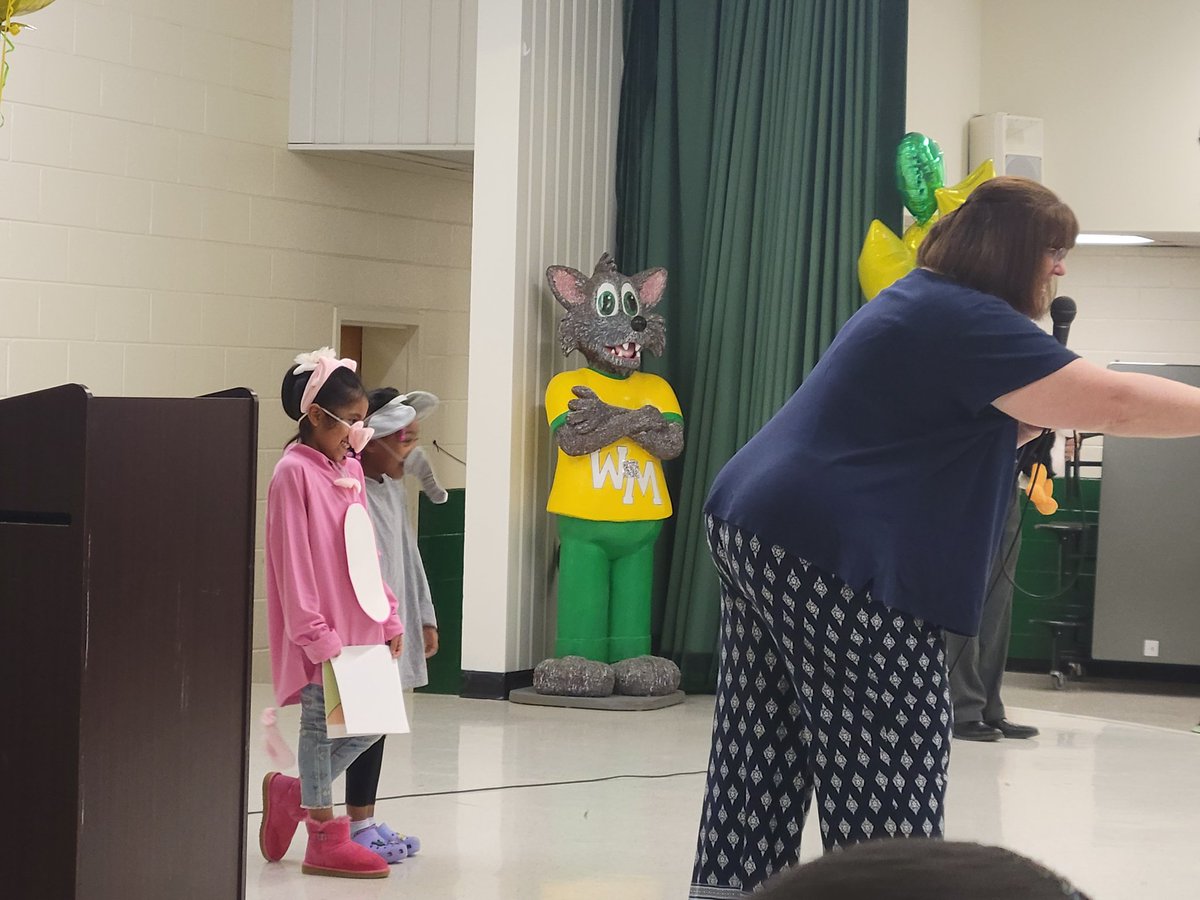 DanielleB4WMES's tweet photo. Reading challenge kick off!!
#WMES
#ONEPACK
#OURPACKISONTRACK
#CCEF https://t.co/J5ZgKyVxnr