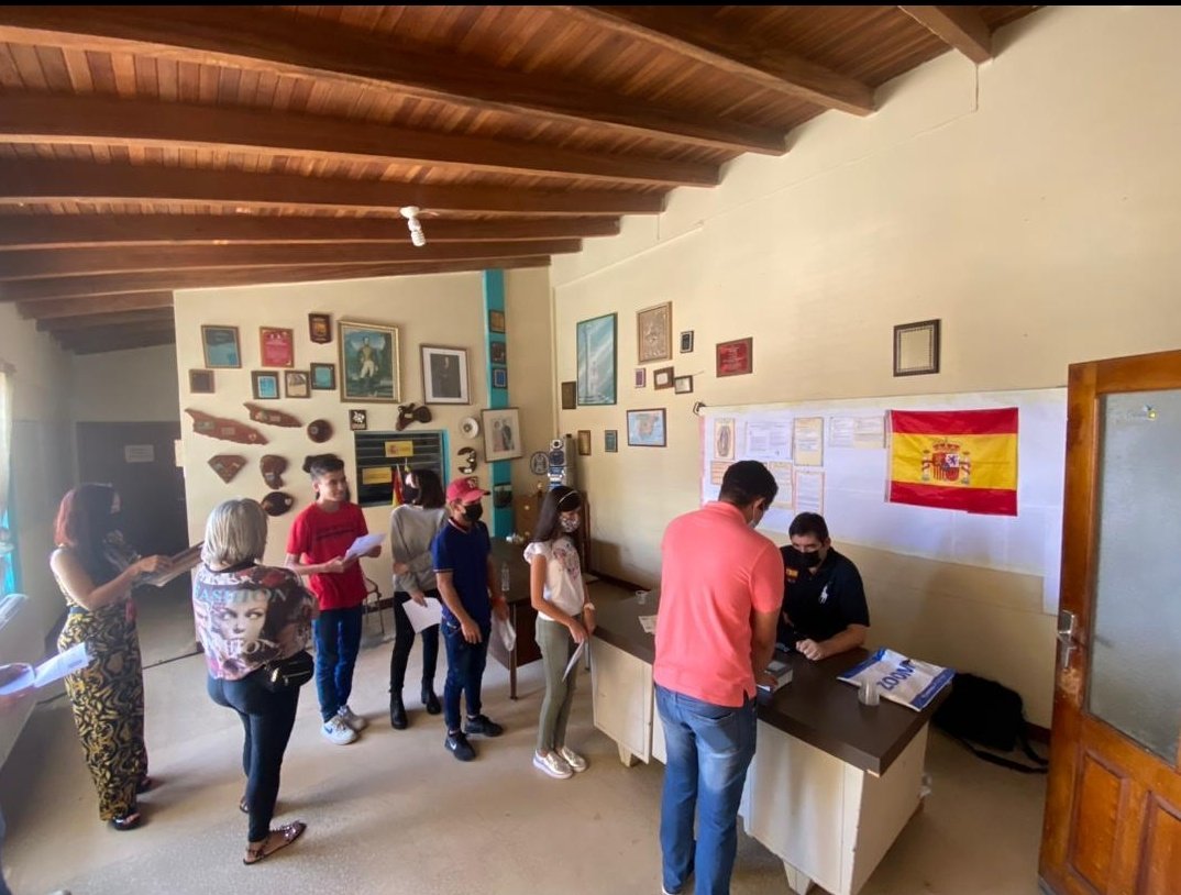 ConsEspCaracas's tweet photo. En el Centro Hispano de Punto Fijo, sede de nuestro Consulado Honorario, hoy se ha desarrollado una toma de huellas para pasaportes.
#TuConsuladoTeAyuda https://t.co/2e6amvRis5