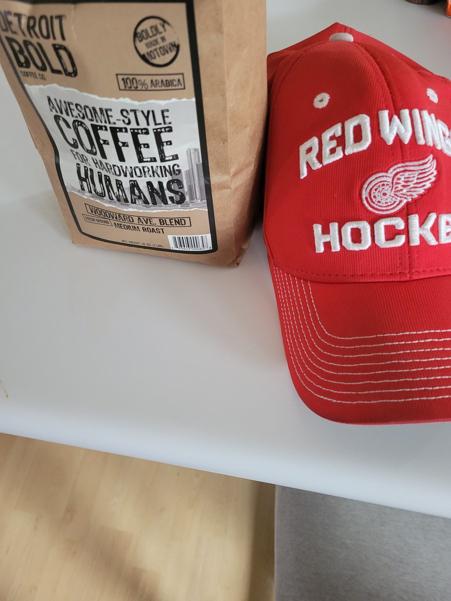xVENOMx313x's tweet photo. Drinking @DetroitBold on @DetroitRedWings GameDay. Hoping for a big win for my birthday tomorrow. #LGRW https://t.co/pHLDwhXbQe