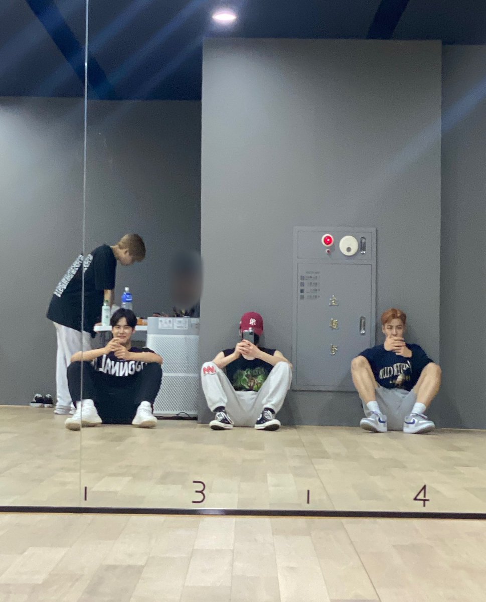 yeowzzang's tweet photo. 버근가 https://t.co/5sWjgD7fHE