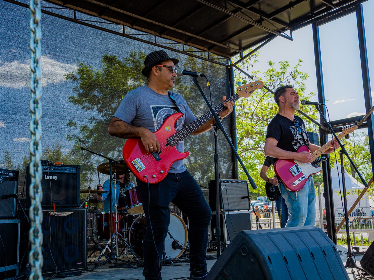 Tolkin72's tweet photo. Con los @EstimadosR en la 59º Fiesta Nacional de la Flor - Escobar
#yamahabass
@ZoomSoundLab 
@Escobar_Muni 
@escobarcultura https://t.co/Qc06UvsNWJ