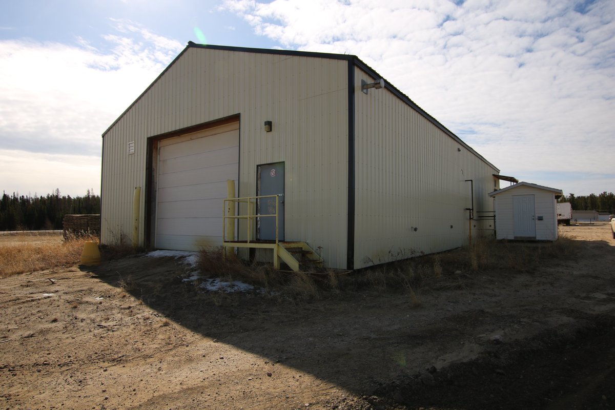 theloregroup's tweet image. FOR SALE: 197 Northland Drive, Conklin, AB
AFFORDABLE LAND &amp;amp; SHOP SPACE IN CONKLIN

LIST PRICE: $825,000
PROPERTY SIZE: 4.35 Acres (189,486 SF)
- Building A (White): 2,800 SF 
- Building B (Blue): 1,920 SF 

View Listing here: theloregroup.com/property/A1152…

@CBFortMcMurray