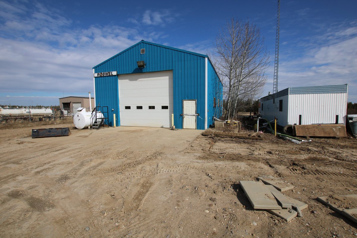 theloregroup's tweet image. FOR SALE: 197 Northland Drive, Conklin, AB
AFFORDABLE LAND &amp;amp; SHOP SPACE IN CONKLIN

LIST PRICE: $825,000
PROPERTY SIZE: 4.35 Acres (189,486 SF)
- Building A (White): 2,800 SF 
- Building B (Blue): 1,920 SF 

View Listing here: theloregroup.com/property/A1152…

@CBFortMcMurray