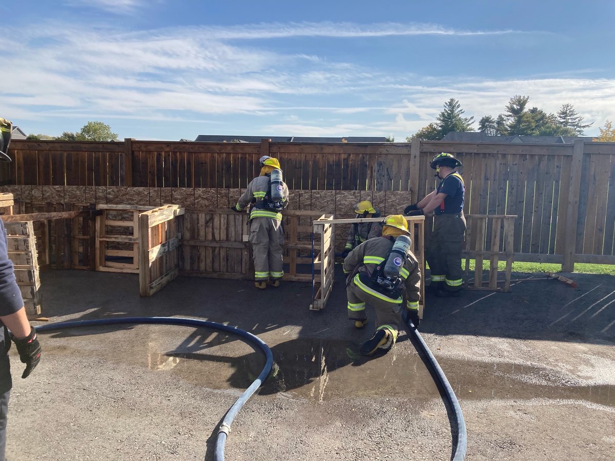 NOTLfiredept's tweet photo. This past weekend, @Town_of_NOTL recruit #firefighters trained on hose and nozzle handling techniques as part of their 300+ hour training program!
#commiment #teamwork #community https://t.co/xd9kxIk8uE