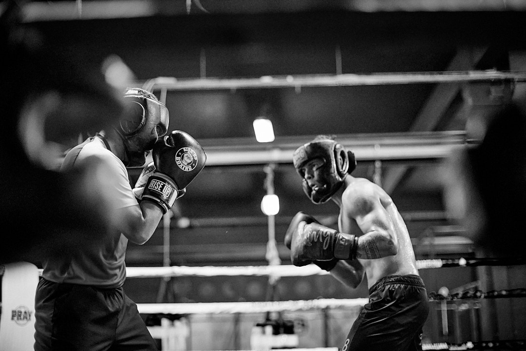 EntrenaBCN's tweet photo. ❤️ Boxing
📸 @onlybwboxing
#personaltraining #boxeo #vidasana #fitnessstudio #functionalmovement #getstrong #animalflow #proboxing #boxingconditioning #traineveryday https://t.co/9E8tyT3GPj