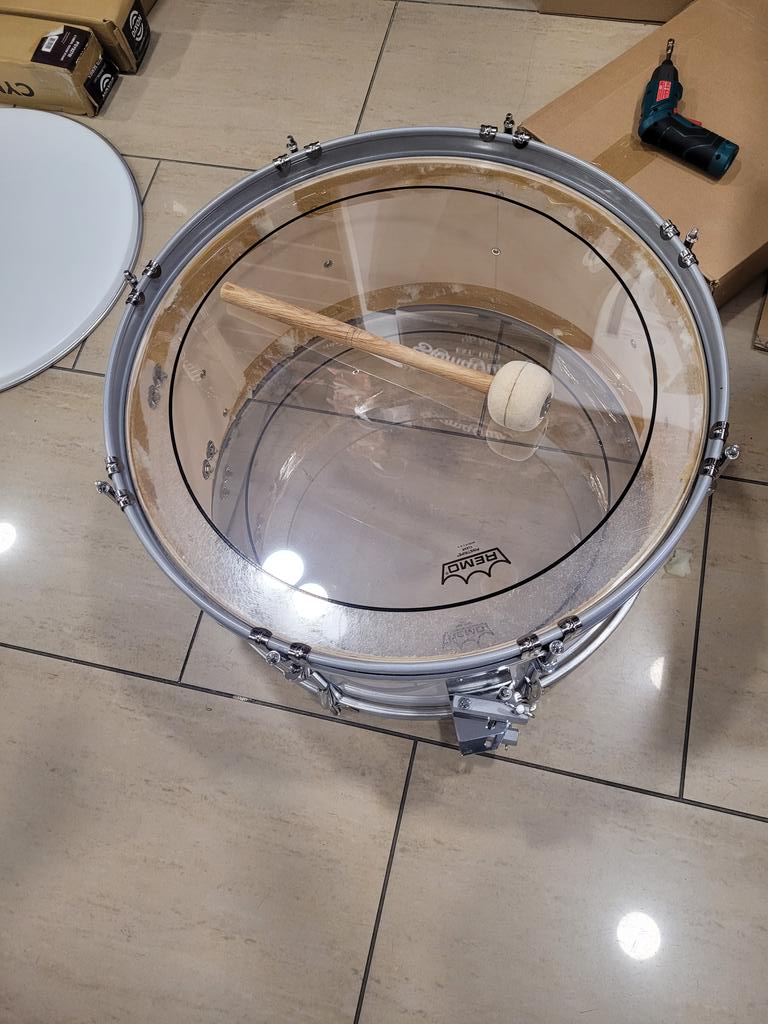 El BOMBO DE KIKITO Y DE TODA LA FAMILIA DE UNIENDO AL SEVILLISMO YA VA PARA LA PEÑA!!!! OLEEEE OLEEEE PUM PUM PA