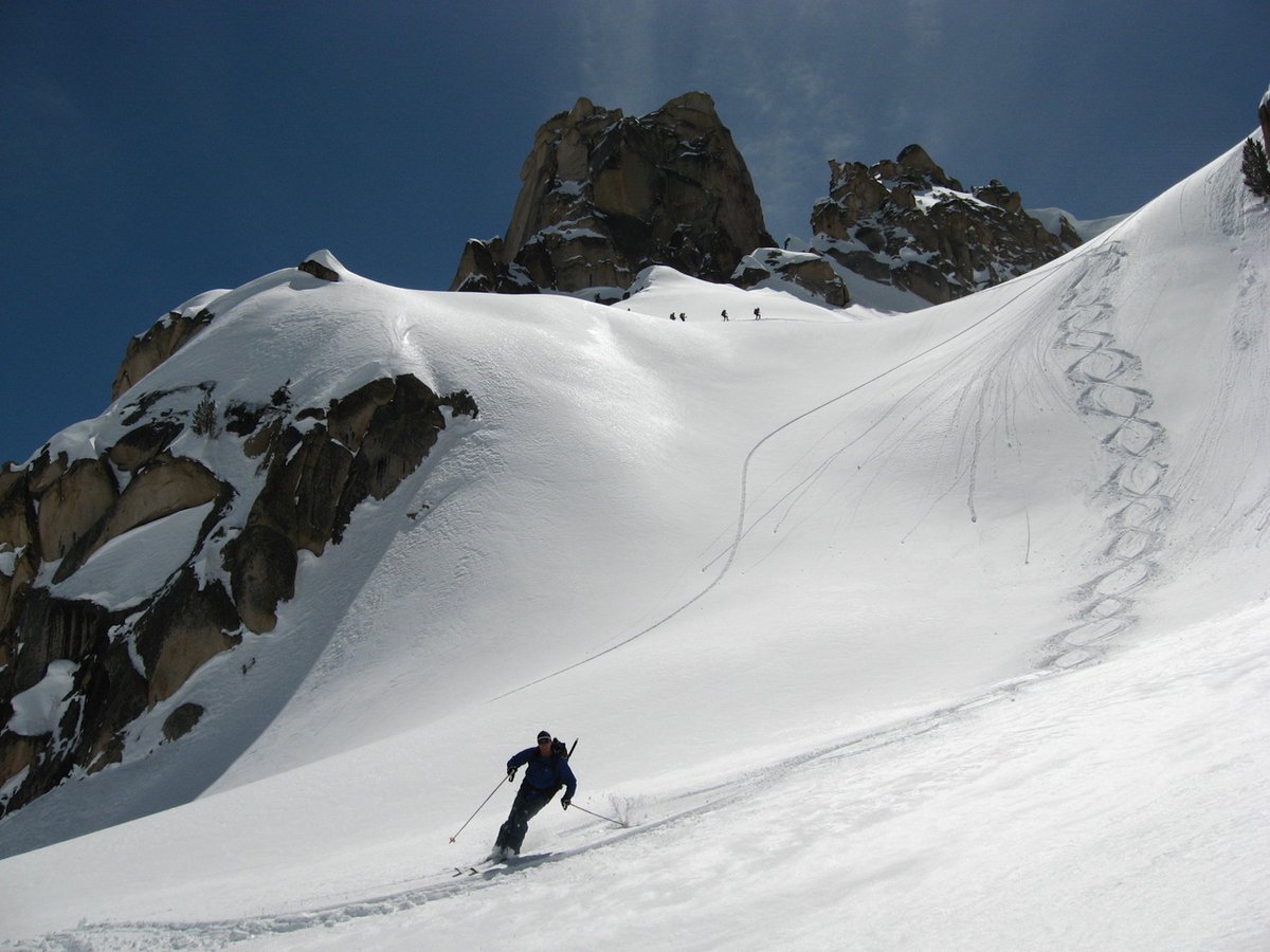 KnobHillInn's tweet photo. Planning your winter ski trip? We provide hassle-free winter travel with ski and heated boot storage and are a proud partner of @Ship_Skis. Avoid the inconvenience of packing your winter gear and have it delivered directly to us. https://t.co/BLCGULcGTQ