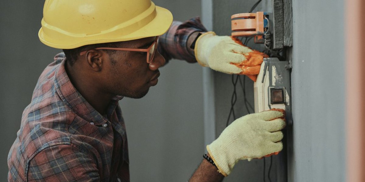 Calling all #Joiners and #Bricklayers! 📢 Get prepared to deliver the buildings of tomorrow, today!

There are still a few places available on our fully-funded Skills Bootcamp course➡️bit.ly/3xg9Q7r

Starting Saturday 22nd Oct 2022.

<a href="/PureHaus/">HausPure</a> <a href="/educationgovuk/">Department for Education</a> #zerocarbon