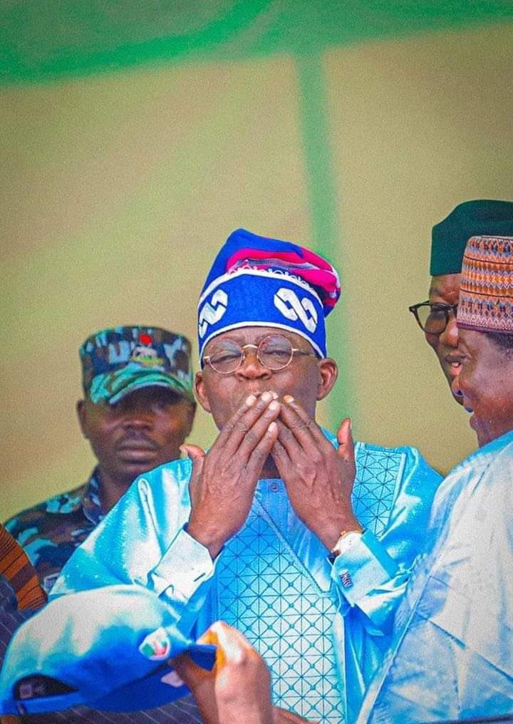 TinubuMediaS's tweet image. Retweet if you are voting Bola Ahmed Tinubu as president in 2023.

We want to check something.
