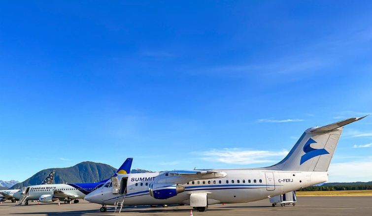 Fly_SummitAir's tweet photo. Our Avro RJ 85 sitting pretty in Terrace (YXT) after soaring in from Edmonton (YEG)!
๐ธ : Denham, @ airside_yxt
#FlySummitAir #LifeAtSummitAir #Terrace #AvroRJ https://t.co/P09CarQqcM