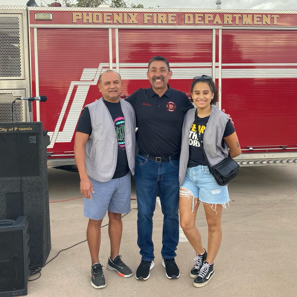 .@WeAreCPLC volunteers supported @MayorGallego and @PHXFire Department Chief Mike Duran’s Smoke Alarm Walk as part of #FirePreventionWeek. Kudos to the @CityofPhoenixAZ! #CareForCommunity🚒