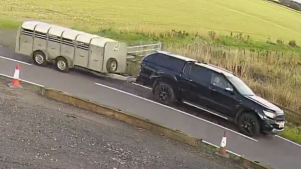 We are appealing after a crash on the B822 at Kippen roundabout, Stirling, in which a cyclist was seriously injured around 5.05pm on Tuesday, 27 September, and involved a black Ford Ranger towing a silver Ifor Williams trailer which failed to stop. More: ow.ly/AFs950Lclbg